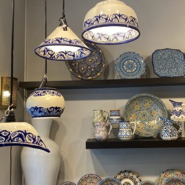 Lampadari, lampade ed applique in ceramica dipinta