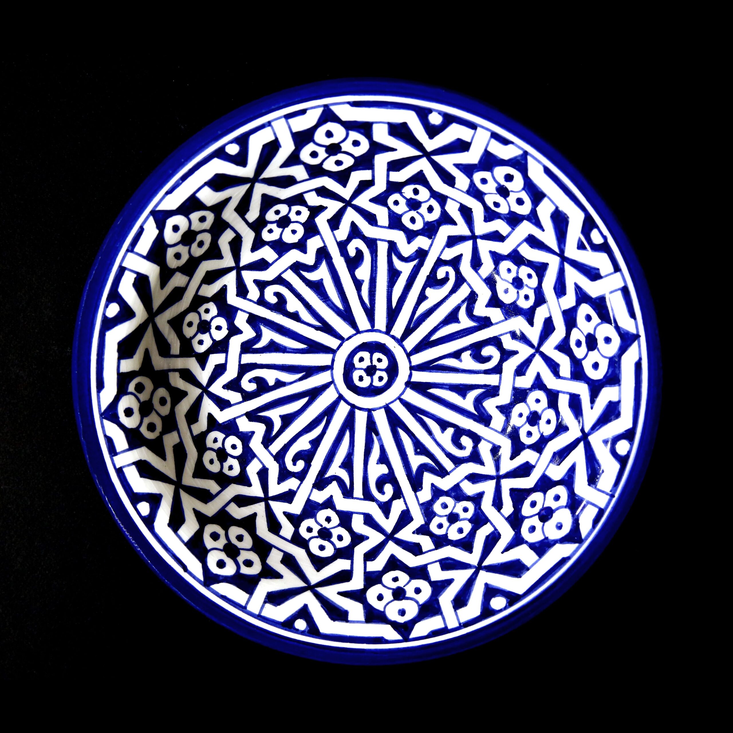 Albero Di Natale In Ceramica Dipinto A Mano | Verde Invernale Con Luci Multicolori | 10,5x18,8 Cm | A Batteria | Per Tavolo O Mensola | Regalo Natalizio