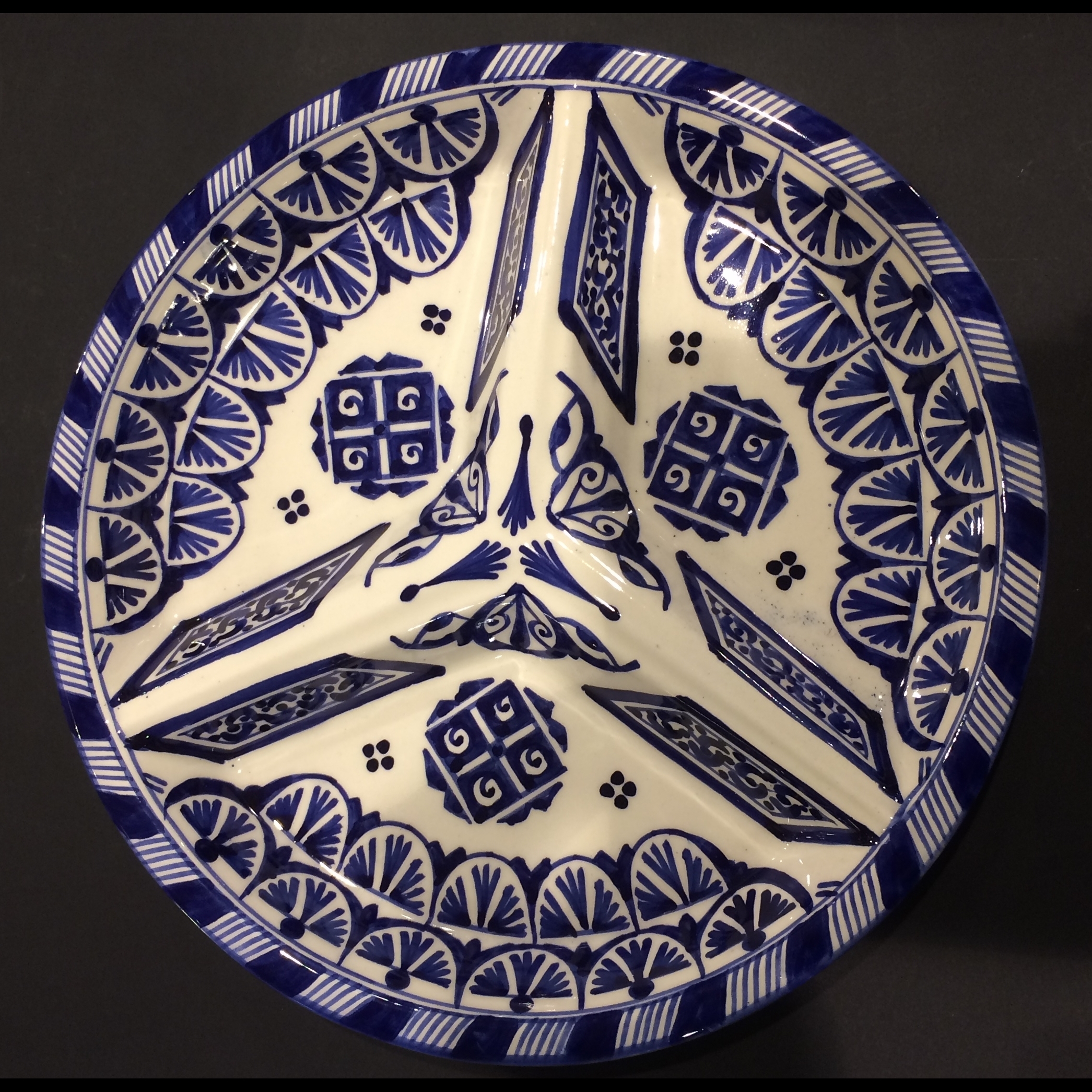 1-OGFEMO-070 Hand-painted ceramic tableware customized services Milan